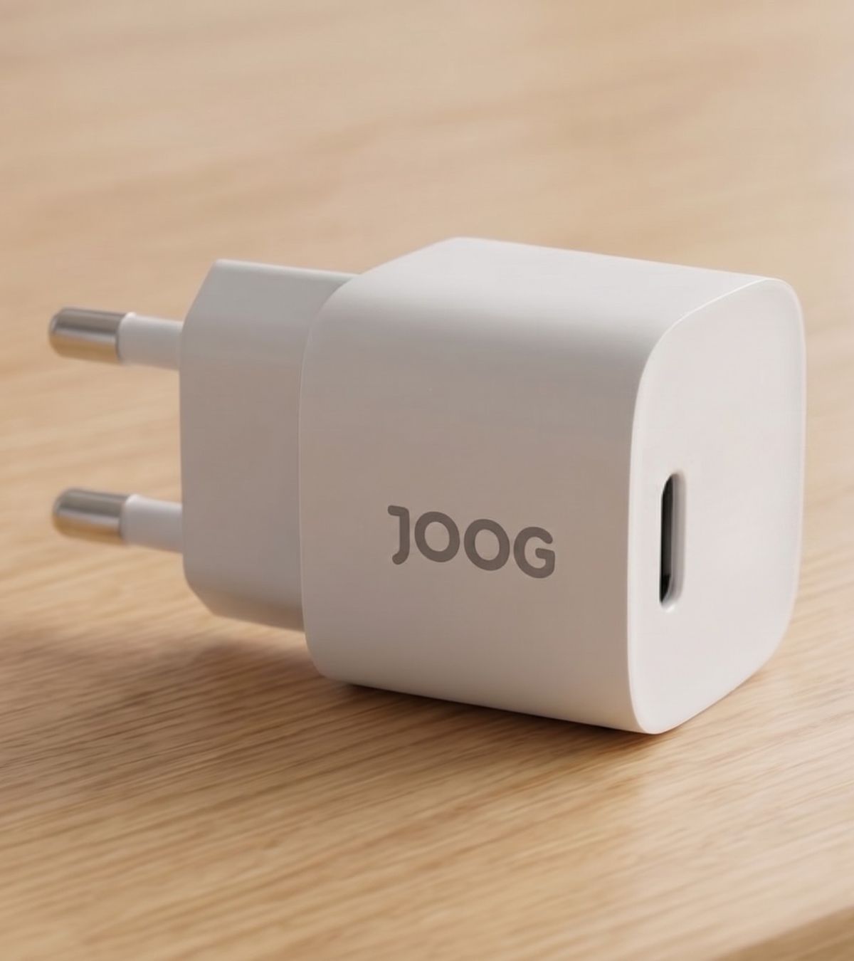 Carregador JOOG PD20W em uso com smartphone